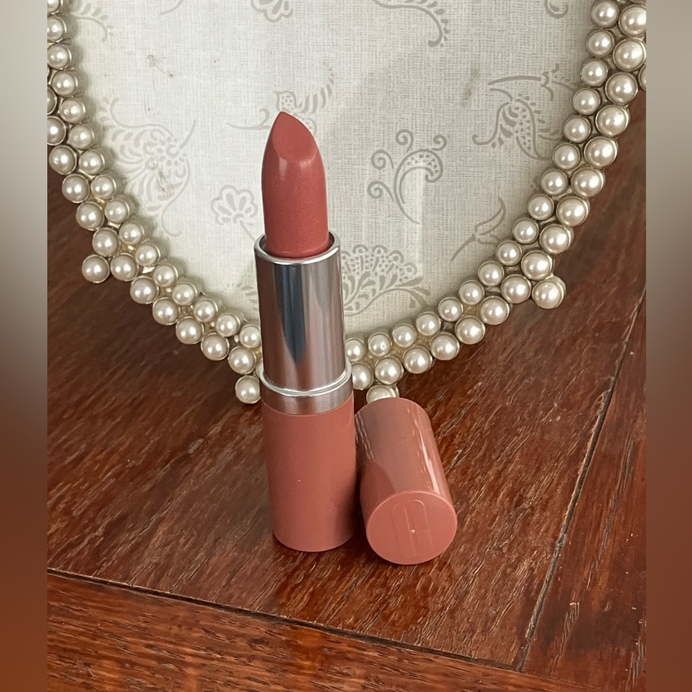 NWT Clinique Bare Pop Lipstick Great neutral color, smooth, creamy, & Clinique.
